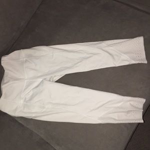White lulu lemon crop leggings